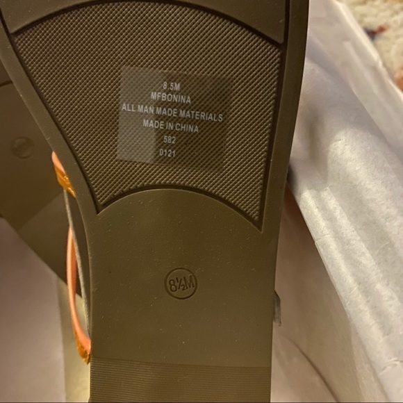 Marc Fisher Bonina Orange Croc Embossed Sandal, New in Box - Picture 7 of 8